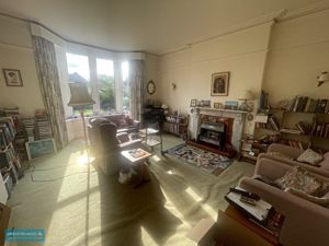 Sitting Room- click for photo gallery